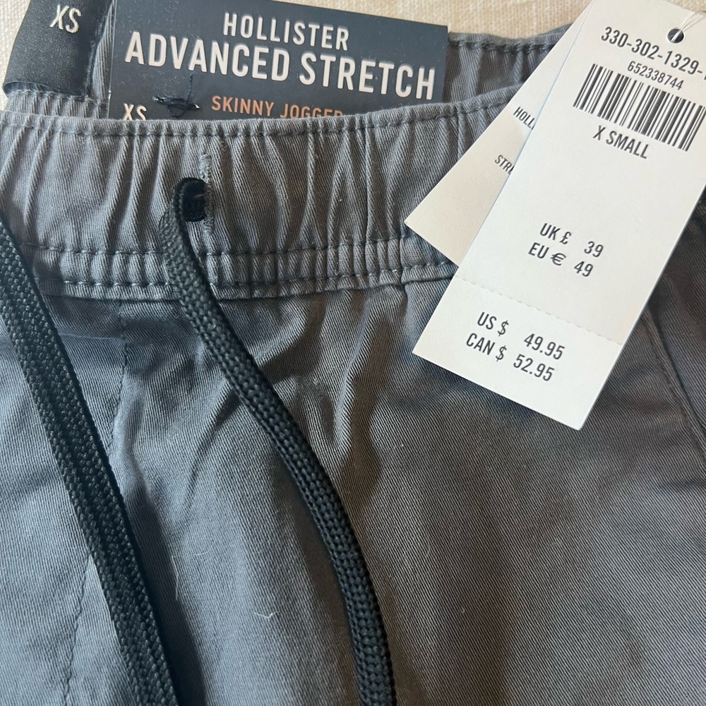 Hollister cotton jogger. Never worn. Great for Spring.